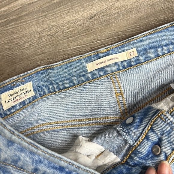 Levi’s High Rise Animal Print Wedgie Straight Fit Cropped Jeans Blue Size 25 - Picture 5 of 15